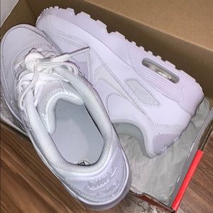 Nike Air Max Size 5y (women 7)